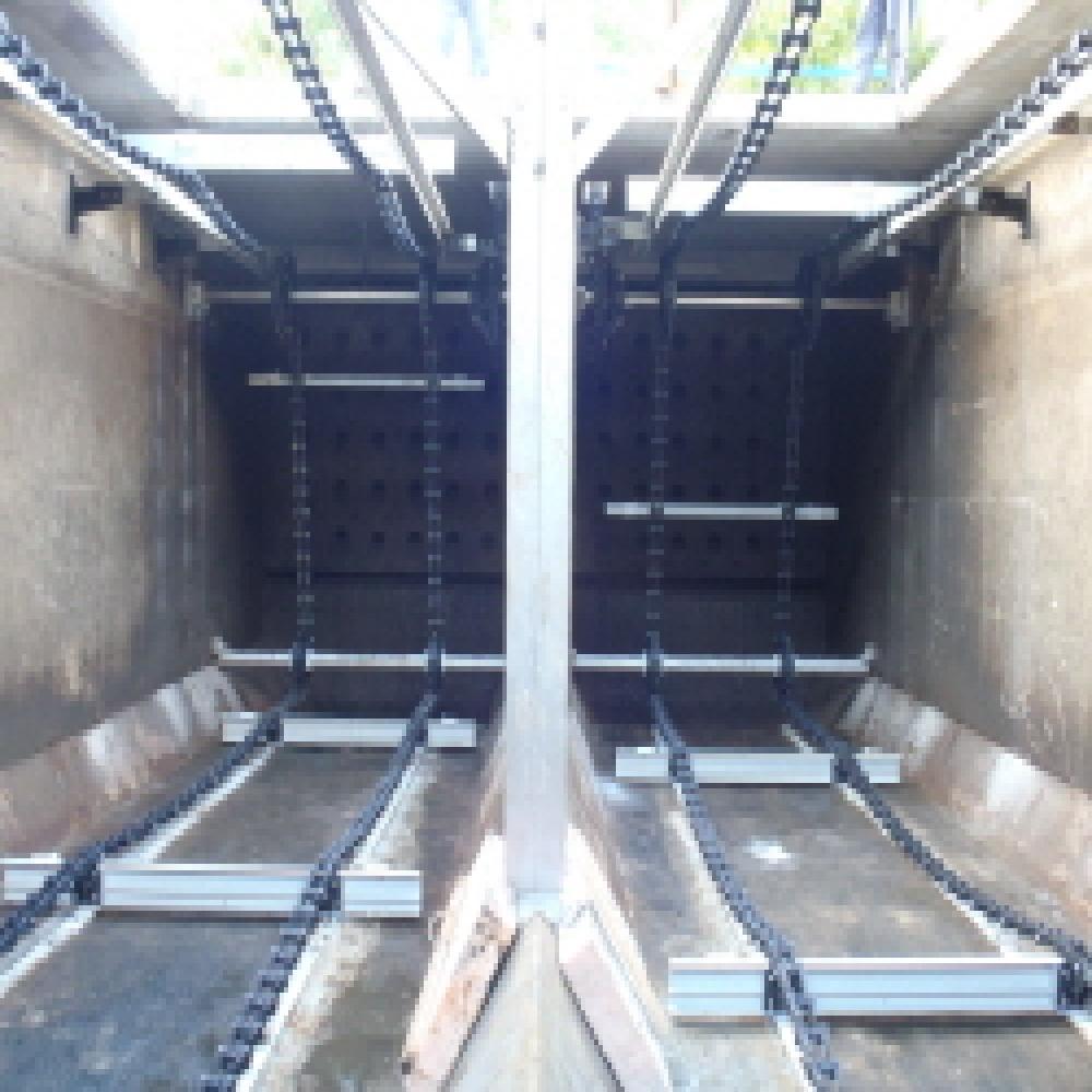 Non-Metallic Chain Flight Sludge Collector